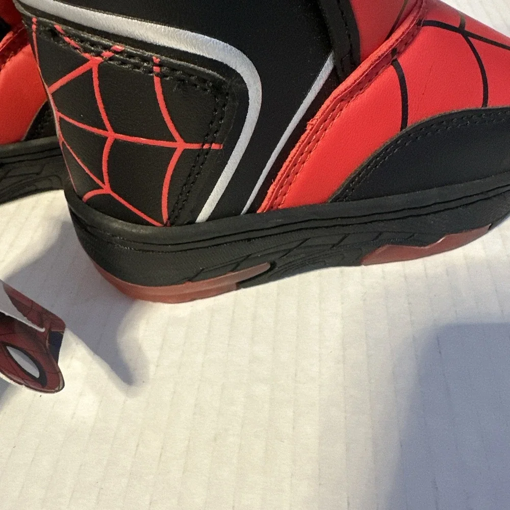 Marvel Spider-Man Toddler Snow Boots Size 6M Light Up Winter Shoes NEW